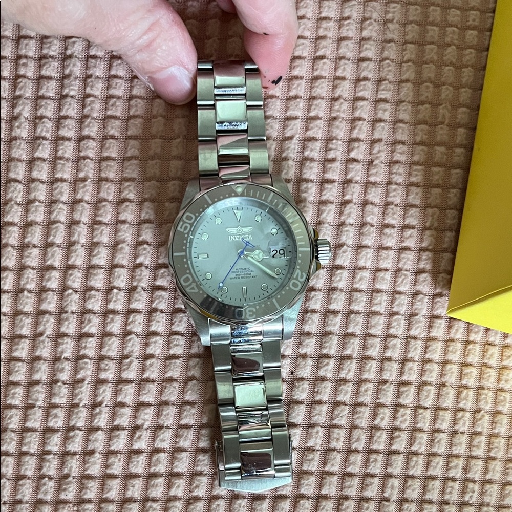 Invicta Silver Dive Watch with Date Feature
